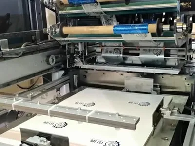 Automatic feeding and stacking